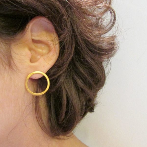 Circle-Gold-Stud-Earrings_1-600x600.jpg